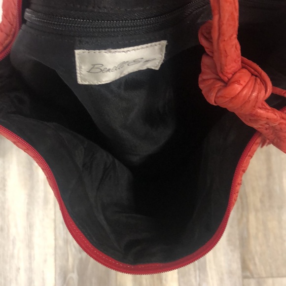 Benelli & me Hobo Leather Bag - Picture 8 of 10